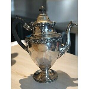 MIDDLETOWN PLATE CO White Metal Quadruple Silver Plate Coffee/Tea Pot 4024